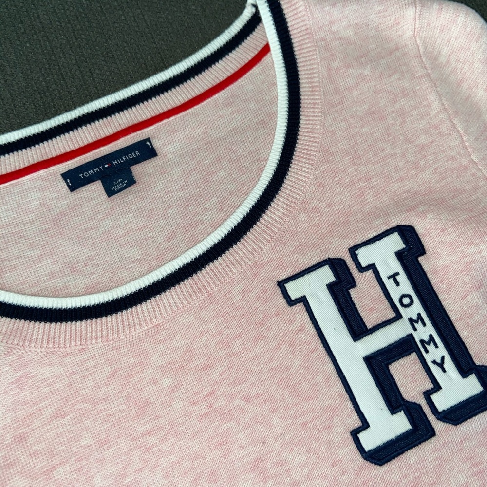 Tommy Hilfiger Preppy Sweater (never worn) 💘